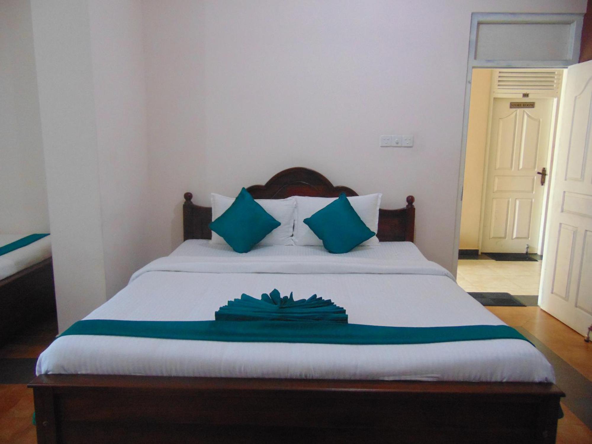 Sri Krishna Bhavan Hotel Hatton Exteriör bild