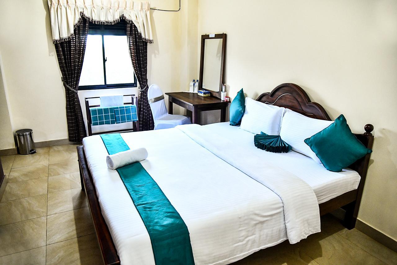 Sri Krishna Bhavan Hotel Hatton Exteriör bild